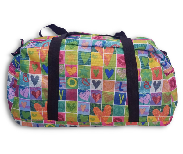 Duffel travel bags with padded shoulder strap, full zip